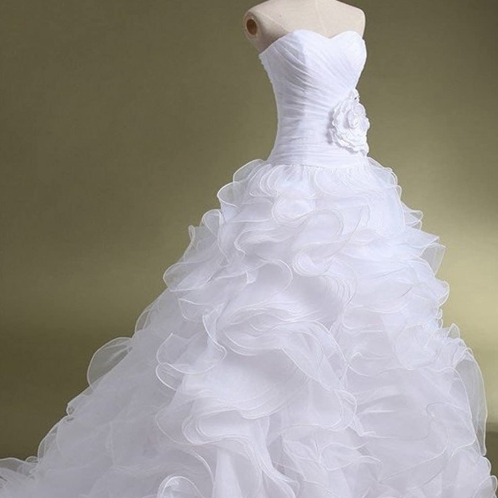 Beautiful Sweetheart Strapless Wedding Dress